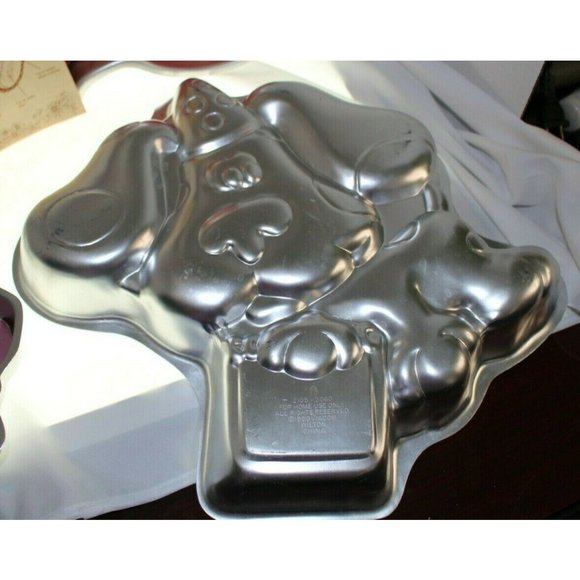 Set of 3 Wilton Cake Pans - Joey Smurf, Story Book Doll & Blue Wilton Cake Pans - Picture 3 of 6